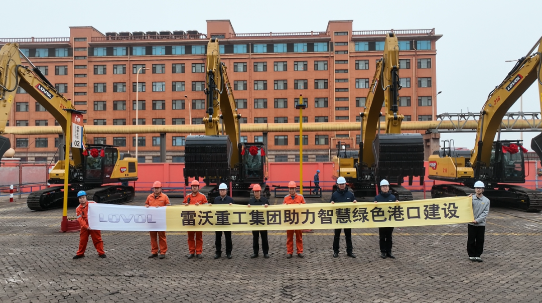 雷沃FR350F解鎖交機(jī)新姿勢(shì)，助力智慧綠色港口建設(shè)！